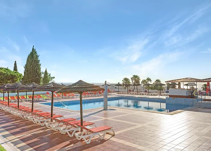 Bnb Homes Jardim Cozy Apartment With Pools Near The Old Town