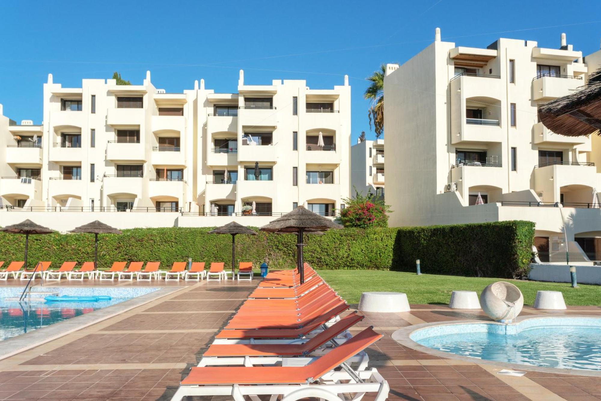 Bnb Homes Jardim Cozy Apartment With Pools Near The Old Town Apartment *